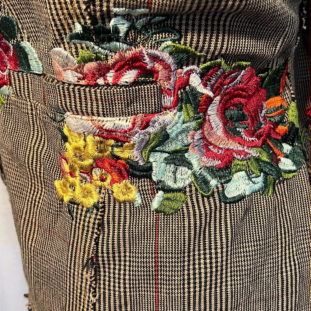 Paparazzi by Biz tweed blazer w/embroidered roses/ruby buttons/patch elbows-EUC - Picture 8 of 15